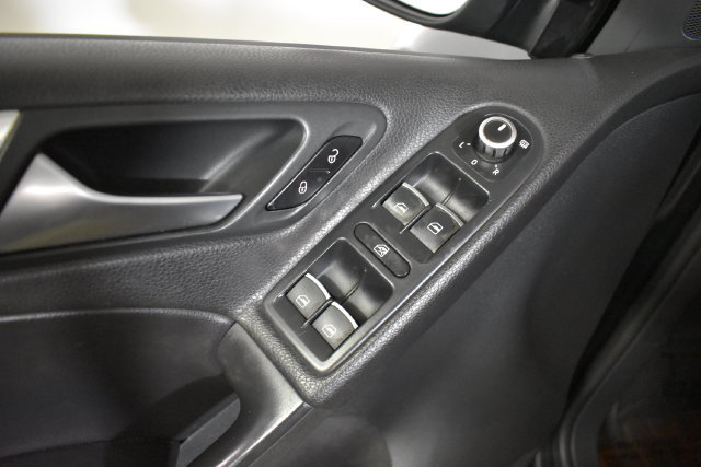 Used 2014 Volkswagen GTI Driver's Edition FWD image 7