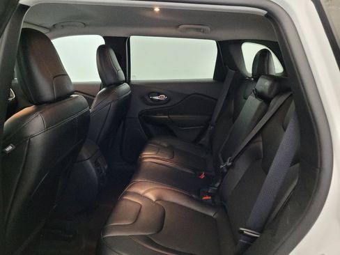 Used 2022 Jeep Cherokee Trailhawk AWD/4WD image 18