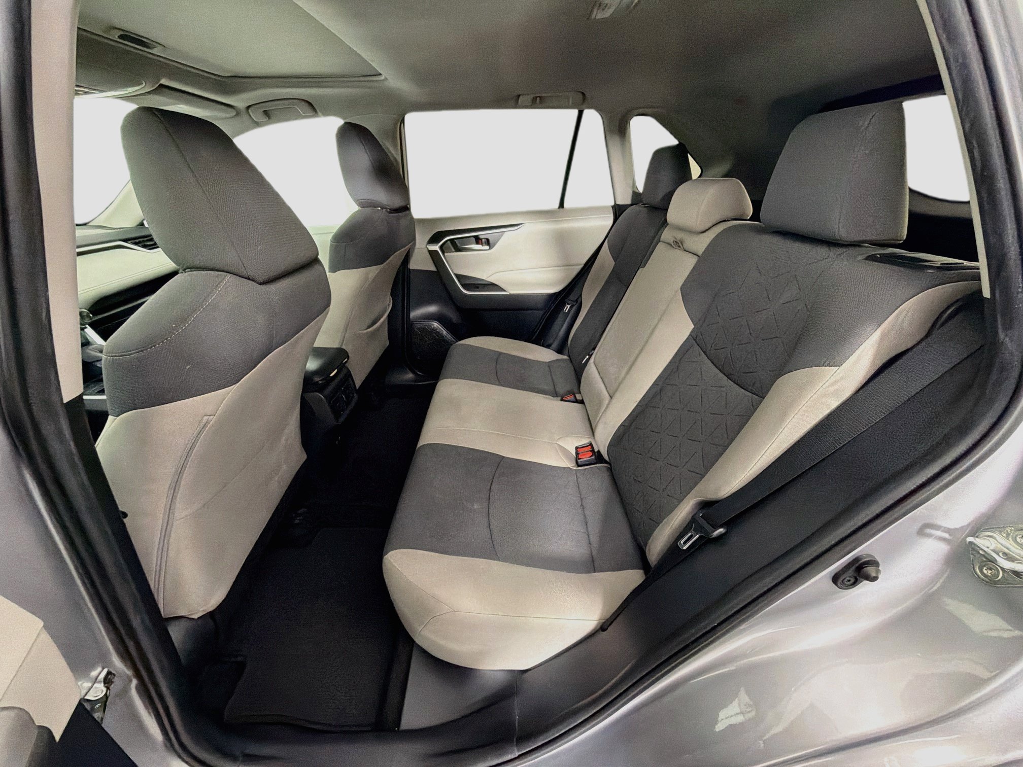 Used 2020 Toyota RAV4 XLE w/ Convenience Package FWD image 29