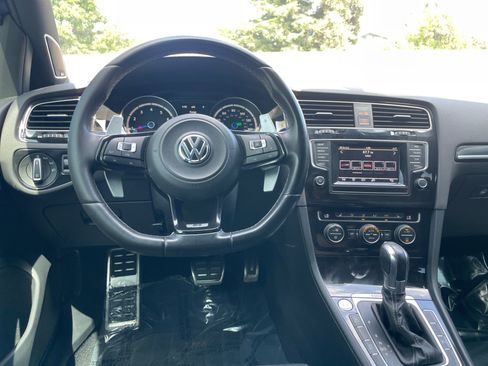 Used 2015 Volkswagen Golf R R image 17