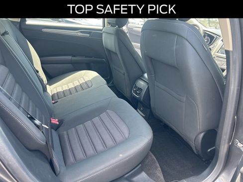 Used 2017 Ford Fusion SE w/ Fusion SE Technology Package FWD image 22