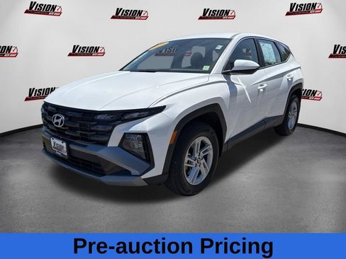 Used 2025 Hyundai Tucson SE AWD/4WD image 1