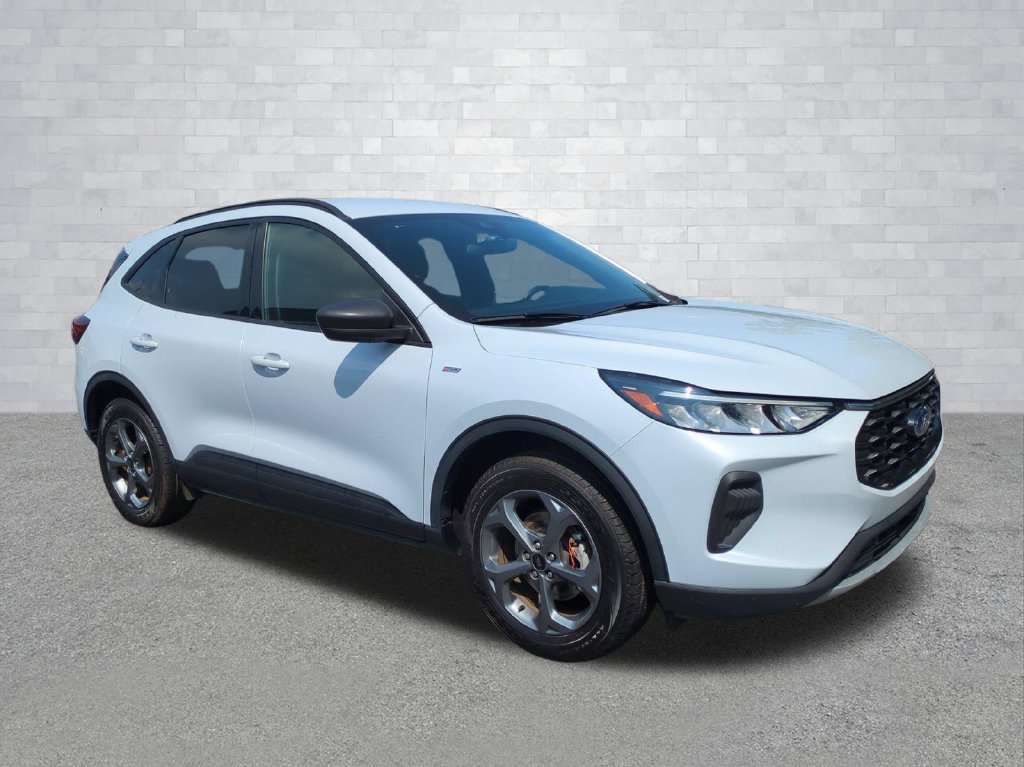 Certified 2025 Ford Escape ST-Line AWD/4WD image 2