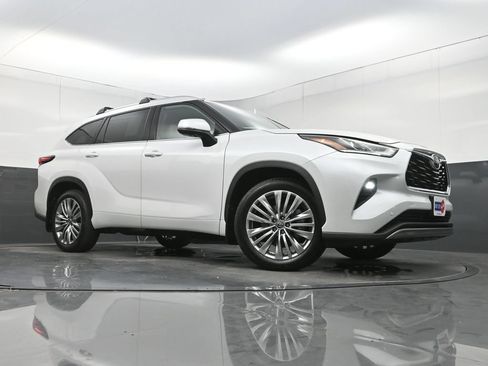 Used 2024 Toyota Highlander Platinum AWD/4WD image 27