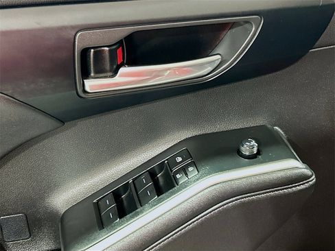 Used 2024 Toyota Highlander XLE image 15