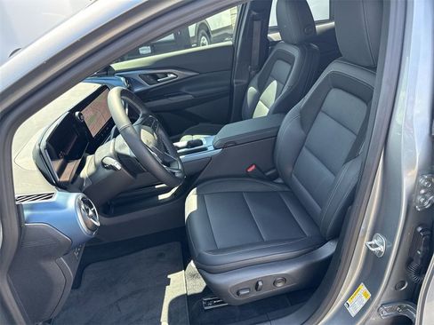 Used 2024 Chevrolet Equinox EV LT image 18