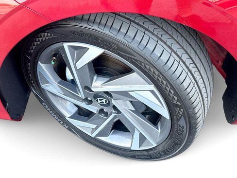 Used 2025 Hyundai Elantra Limited FWD image 18