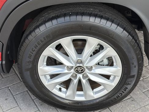Used 2023 Toyota Corolla Cross LE FWD image 29
