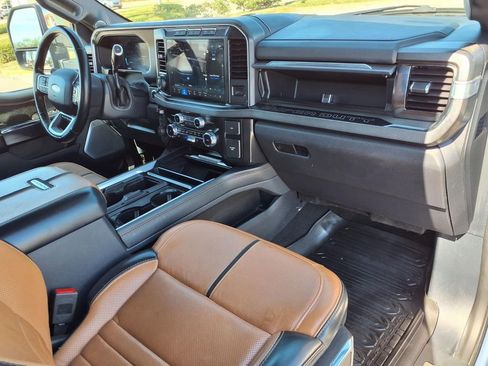 Used 2023 Ford F250 Platinum AWD/4WD image 12