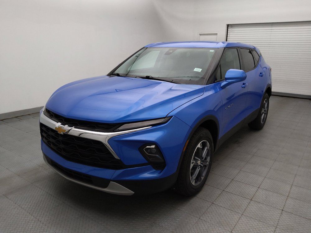 Used 2025 Chevrolet Blazer LT FWD image 2
