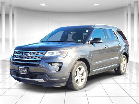Used 2018 Ford Explorer XLT w/ Equipment Group 202A image 7