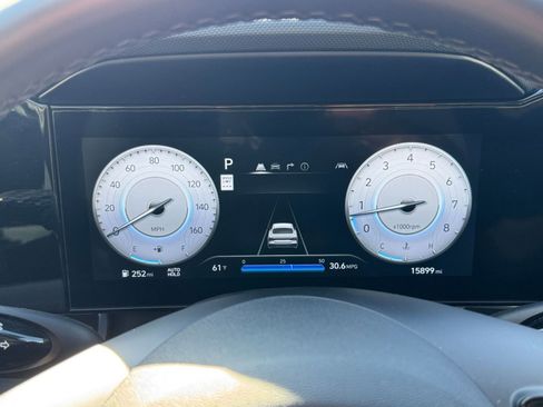 Used 2025 Hyundai Elantra Limited image 37