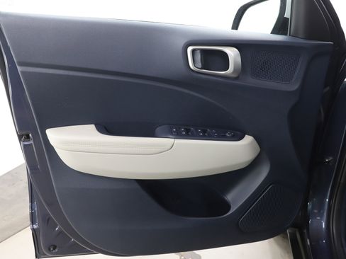 Certified 2023 Hyundai Venue Limited w/ Cargo Package image 21