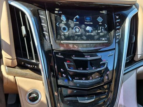 Used 2018 Cadillac Escalade Platinum AWD/4WD image 16