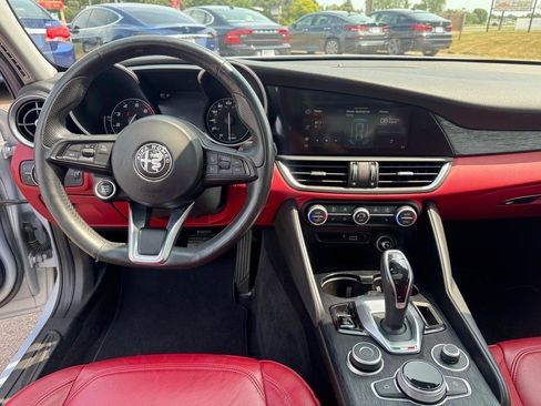 Used 2020 Alfa Romeo Giulia AWD w/ Quick Order Package 22J Sport image 29