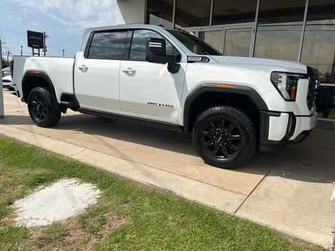 Used 2024 GMC Sierra 2500 AT4 w/ AT4 Premium Plus Package AWD/4WD image 2