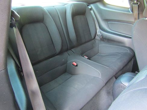 Used 2018 Ford Mustang Coupe RWD image 12