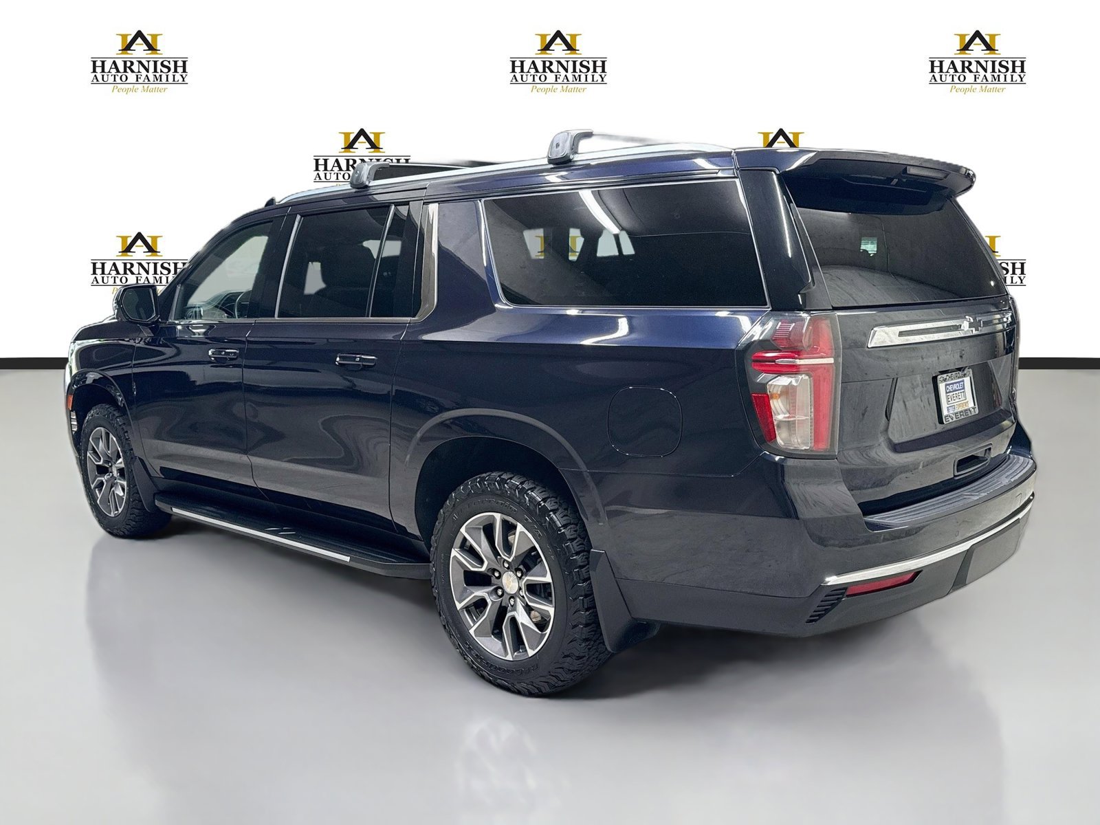 Used 2023 Chevrolet Suburban LT w/ Luxury Package AWD/4WD image 9