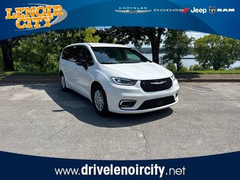 Used 2026 Chrysler Pacifica Select FWD image 1