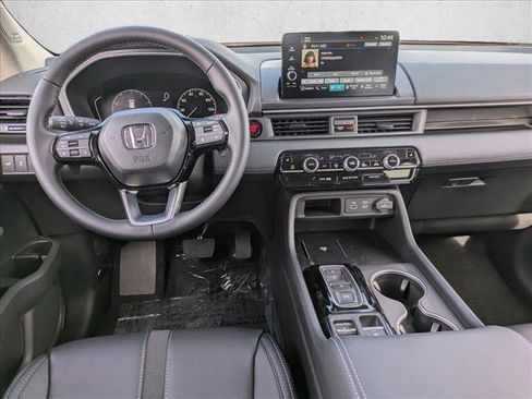 New 2025 Honda Pilot Touring image 14