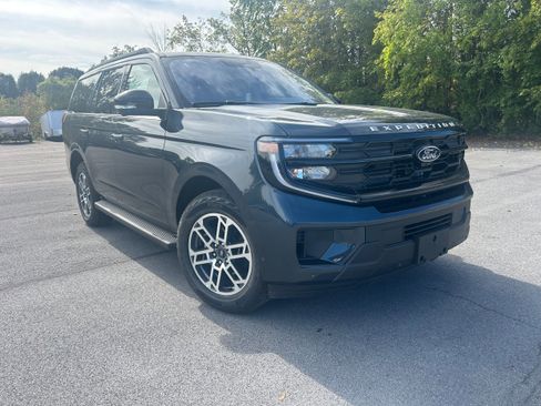 New 2025 Ford Expedition Active image 5