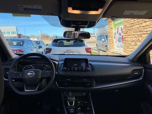 Used 2025 Nissan Rogue SV image 35