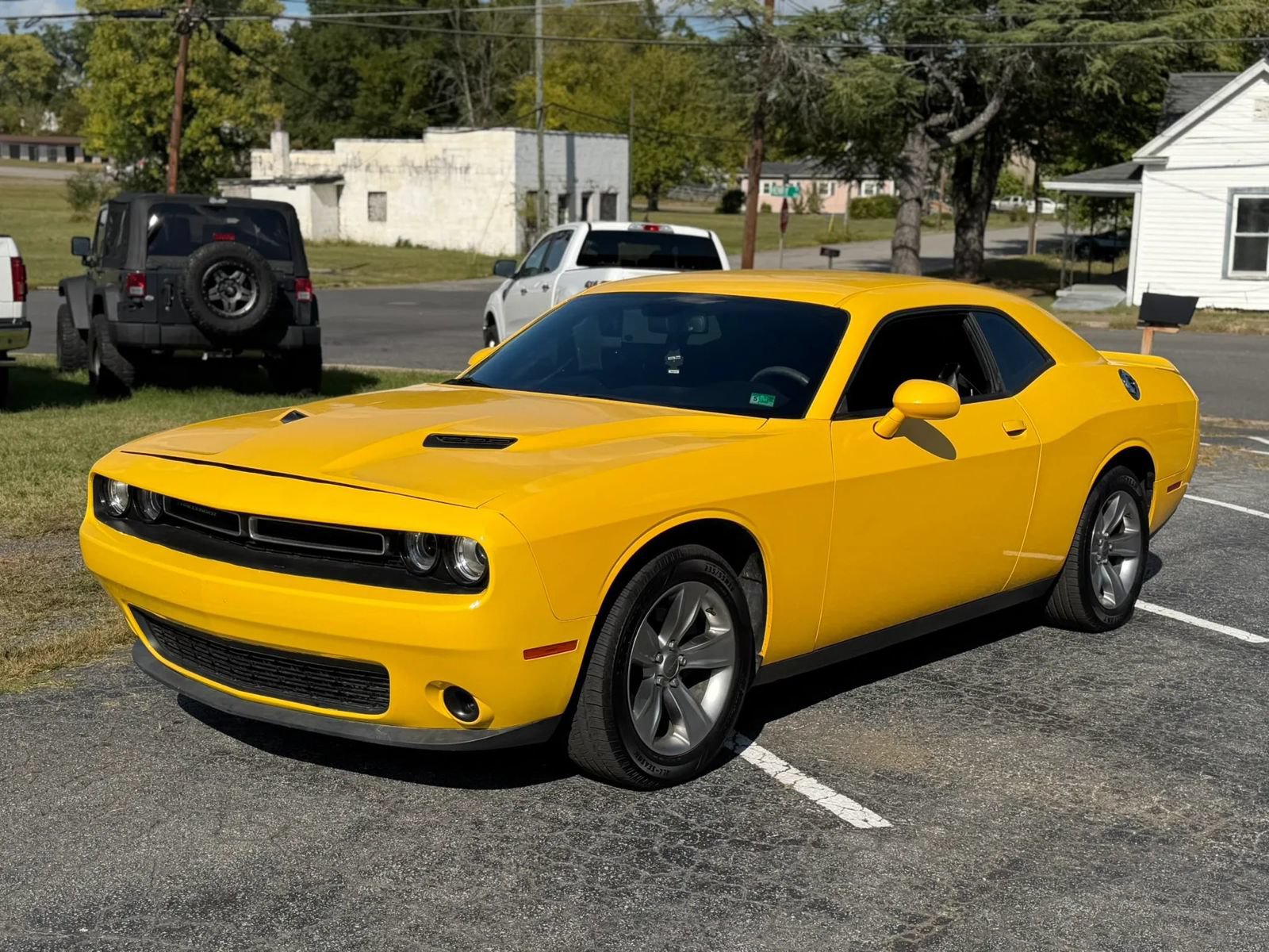 Used 2018 Dodge Challenger SXT w/ Driver Convenience Group RWD image 1