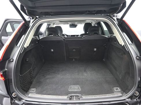 Used 2020 Volvo XC60 T8 Momentum image 18