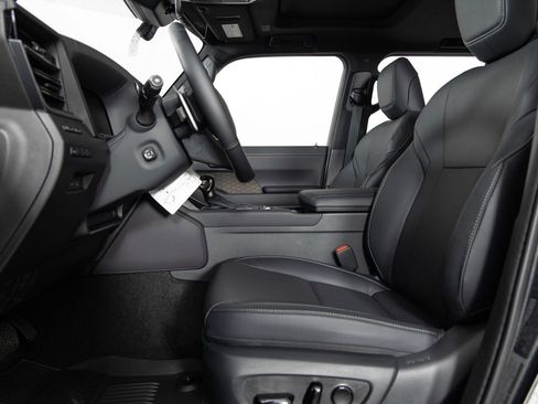 Used 2025 Lexus GX 550 image 10