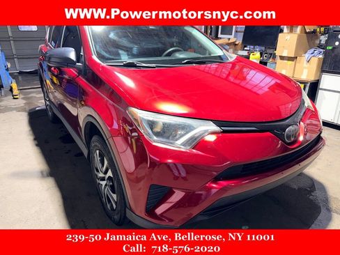 Used 2018 Toyota RAV4 LE image 10