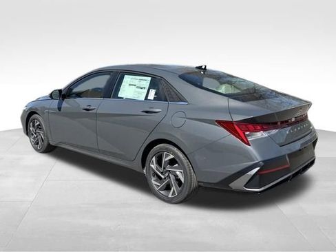 New 2026 Hyundai Elantra Limited FWD image 3