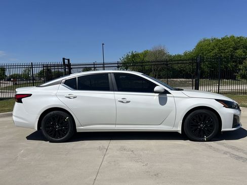 New 2026 Nissan Altima 2.5 SV FWD image 3