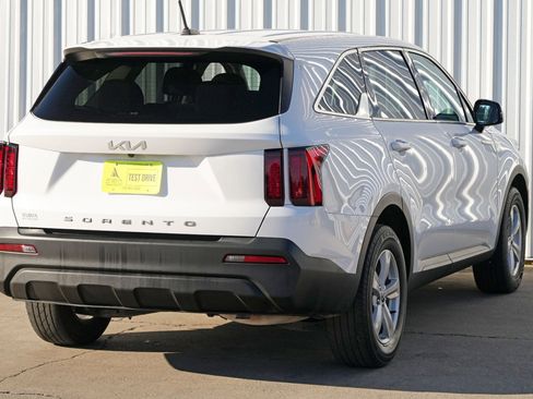 Used 2022 Kia Sorento LX image 46