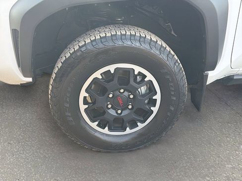 Used 2024 Toyota Tacoma TRD Off-Road image 39