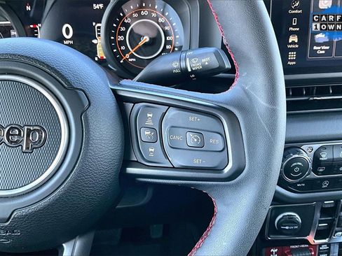 Used 2024 Jeep Gladiator Rubicon w/ Convenience Group image 16