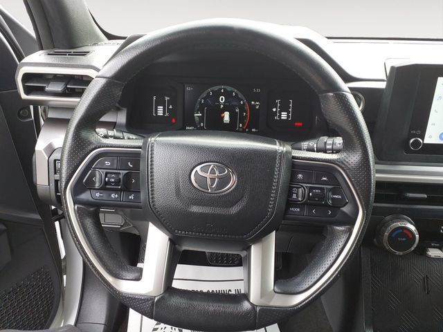 Used 2025 Toyota 4Runner SR5 AWD/4WD image 13