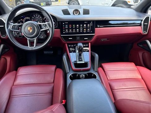 Used 2022 Porsche Cayenne AWD/4WD image 4