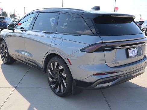 Used 2024 Lincoln Nautilus Reserve w/ Equipment Group 203A image 7