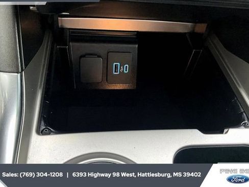 Used 2022 Ford Explorer XLT w/ Equipment Group 202A image 23