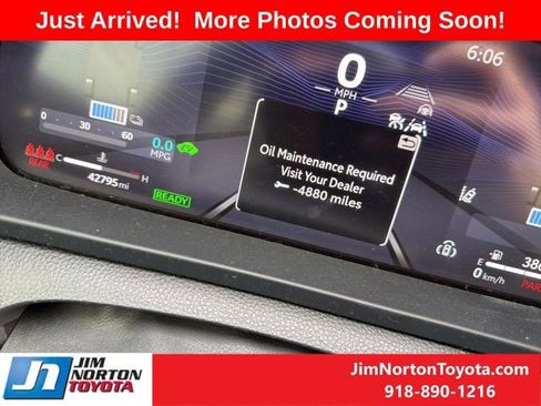 Used 2023 Toyota Crown Limited image 11