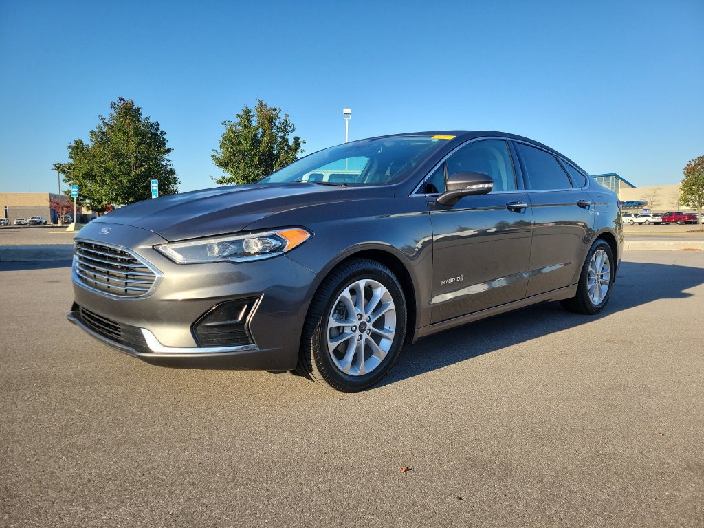 Used 2019 Ford Fusion SEL FWD image 2