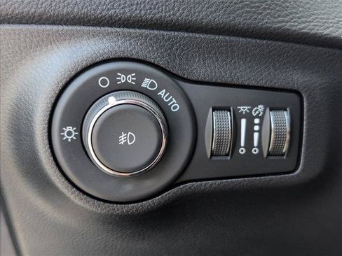Used 2020 Jeep Compass Latitude w/ Popular Equipment Group AWD/4WD image 23
