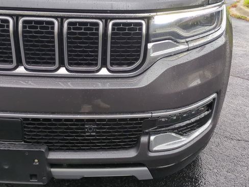 Used 2024 Jeep Wagoneer L Series II RWD image 11