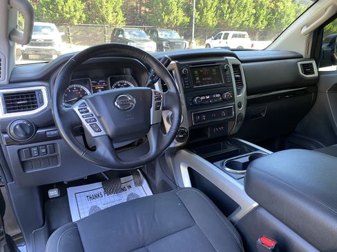 Used 2019 Nissan Titan SV w/ SV Convenience Package AWD/4WD image 35