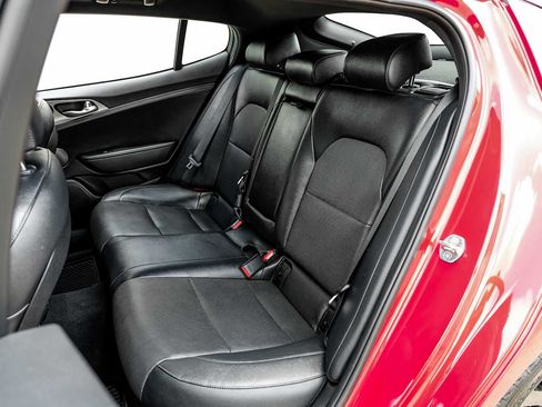 Used 2018 Kia Stinger GT1 RWD image 38