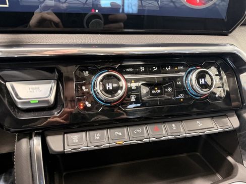 Used 2024 GMC Sierra 2500 Denali w/ Denali Reserve Package image 41