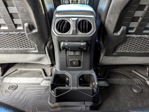 Used 2022 Jeep Gladiator Mojave w/ Cold Weather Group image 40