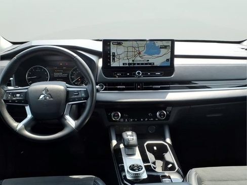 Used 2025 Mitsubishi Outlander SE AWD/4WD image 11