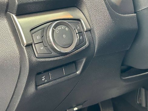 Used 2018 Ford Explorer XLT w/ Equipment Group 202A FWD image 16