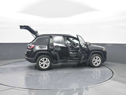 Used 2024 Jeep Compass Latitude AWD/4WD image 45